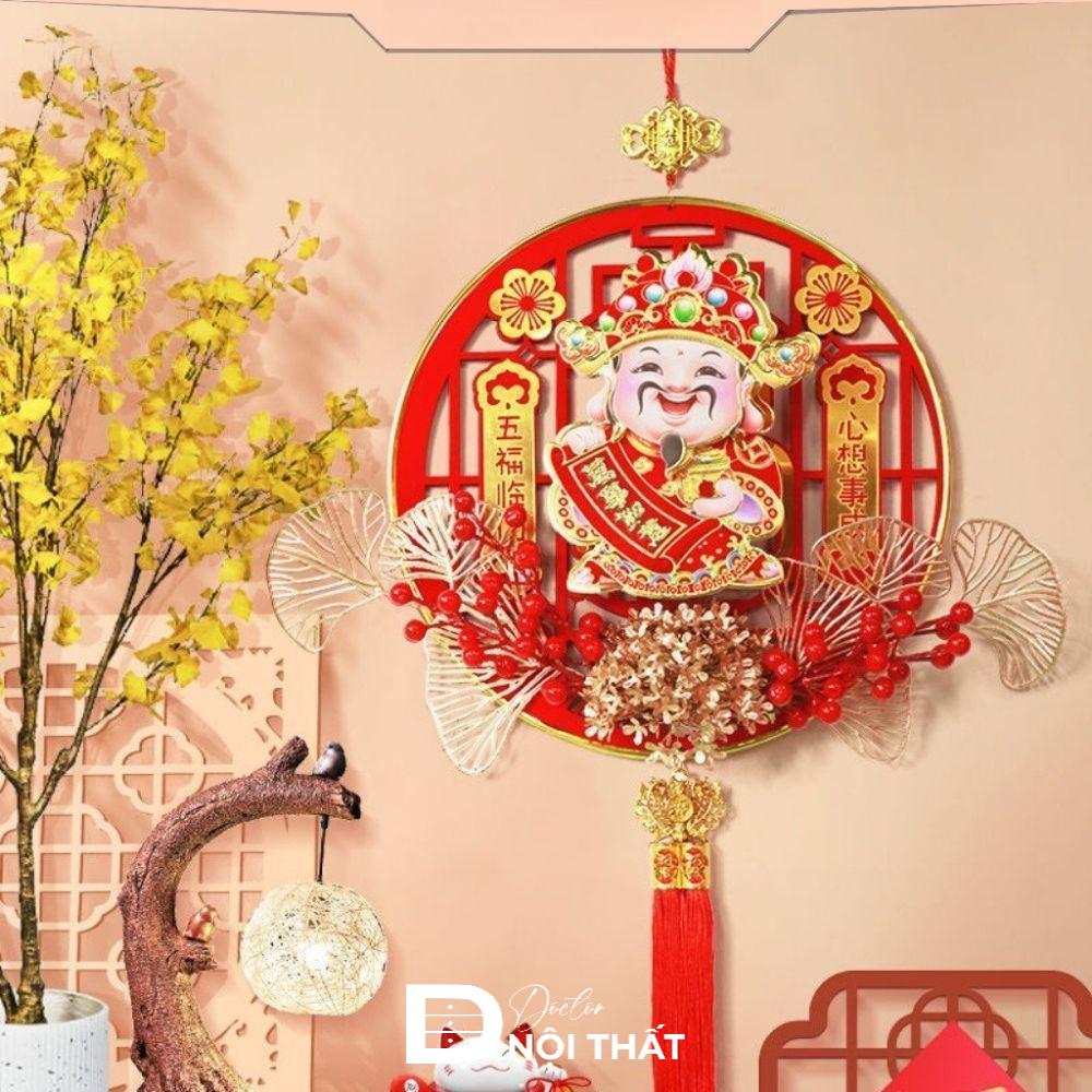Trang trí Tết phòng khách bằng dải treo ông thần tài lắc đầu vui nhộn thu hút tài lộc năm mới