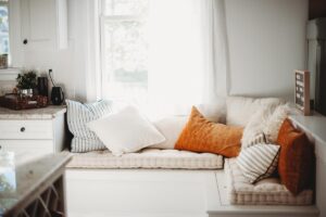 bục ngồi cửa sổ