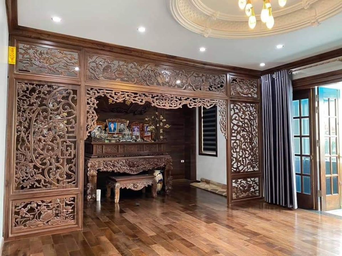 Mẫu vách ngăn phòng khách và phòng thờ được chạm trổ tinh xảo (Nguồn: Sưu tầm)
