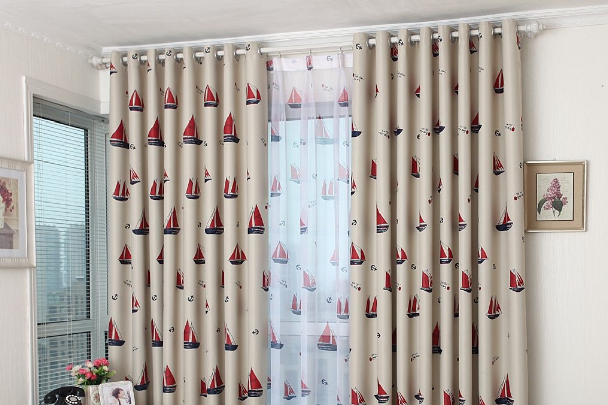 Những mẫu rèm ngủ đẹp với nhiều hoạ tiết sẽ là điểm nhấn ấn tượng giúp căn phòng bớt nhàm chán (Nguồn: Sưu tầm)