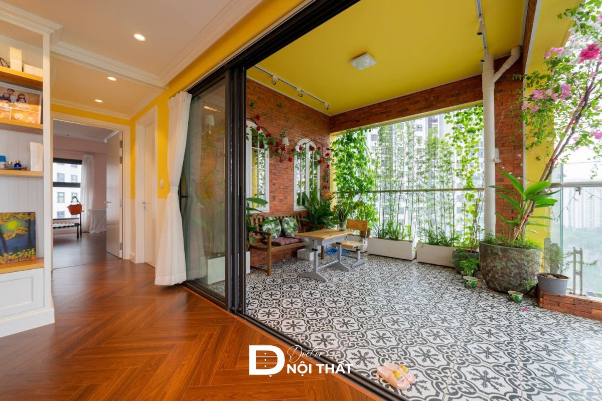 Lịch chăm cây đều đặn là yếu tố giữ cây ban công chung cư luôn đẹp