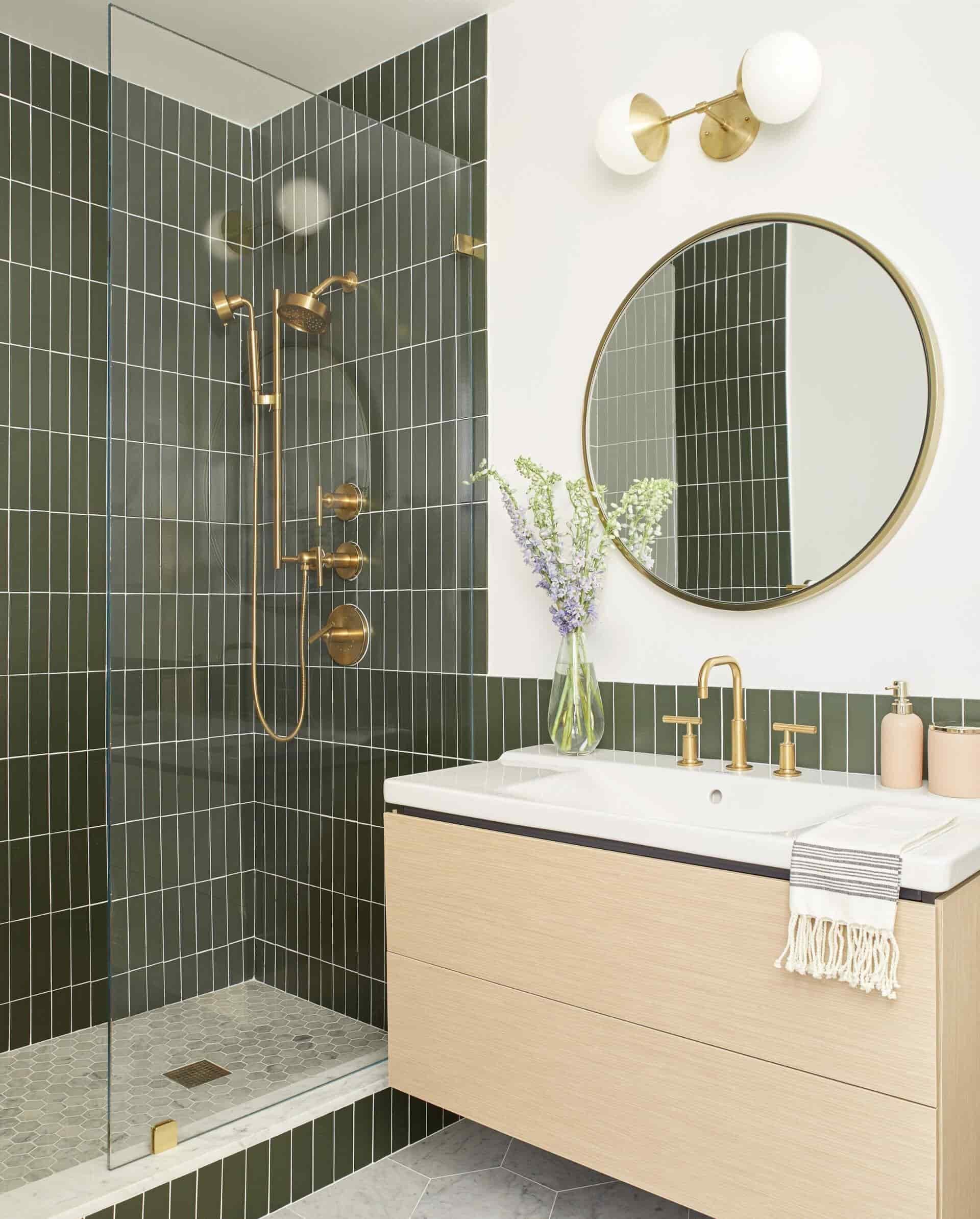 Thiết kế phòng tắm 4m2 có vách ngăn kính (nguồn: sưu tầm)