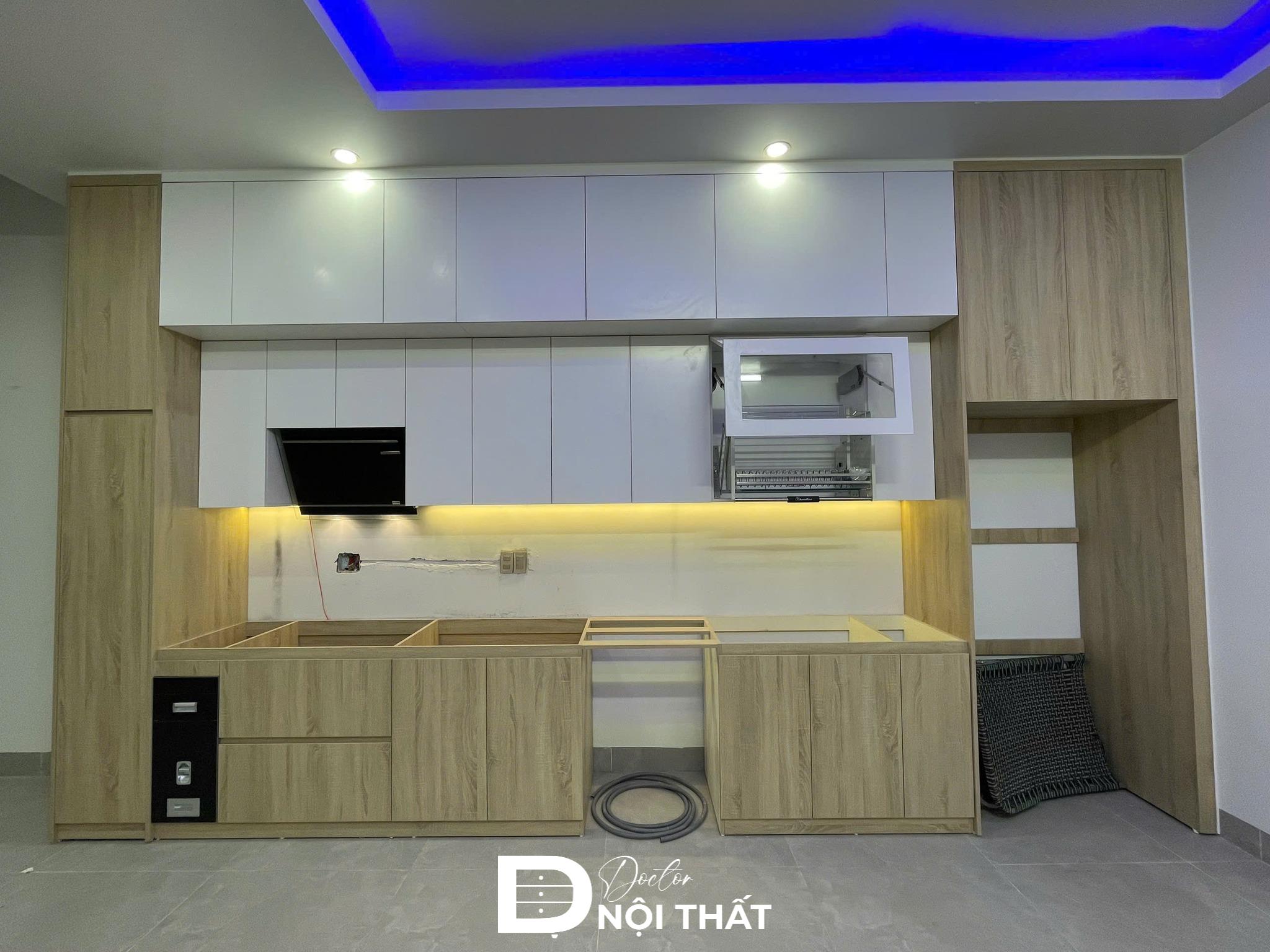 Thi công hệ tủ bếp chữ I nhỏ gọn kiểu dáng kịch trần bằng chất liệu MFC
