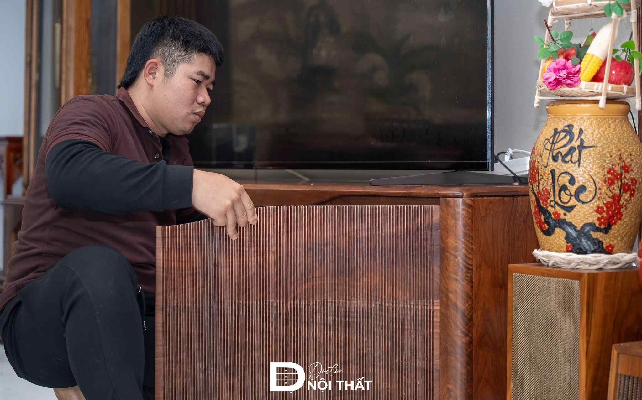 Lắp đặt hệ kệ tivi gỗ óc chó sơn PU mờ cao cấp đảm bảo độ chính xác 98% theo bản vẽ 3D