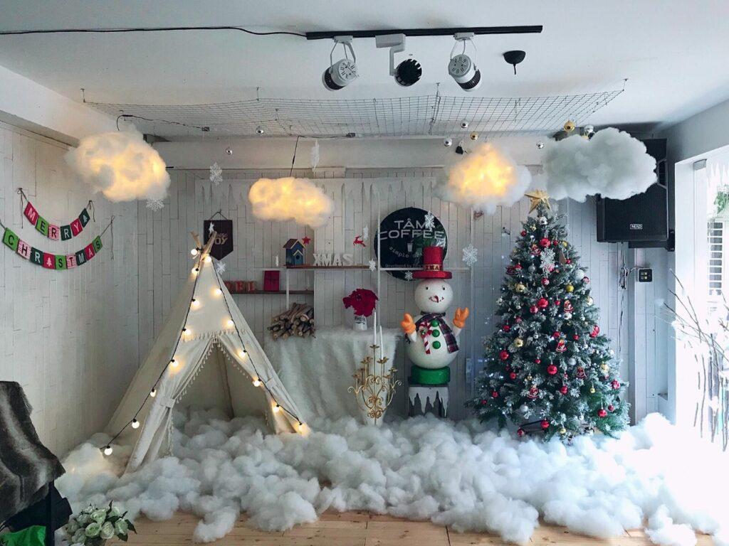 Trang trí noel tại nhà đơn giản với tuyết giả