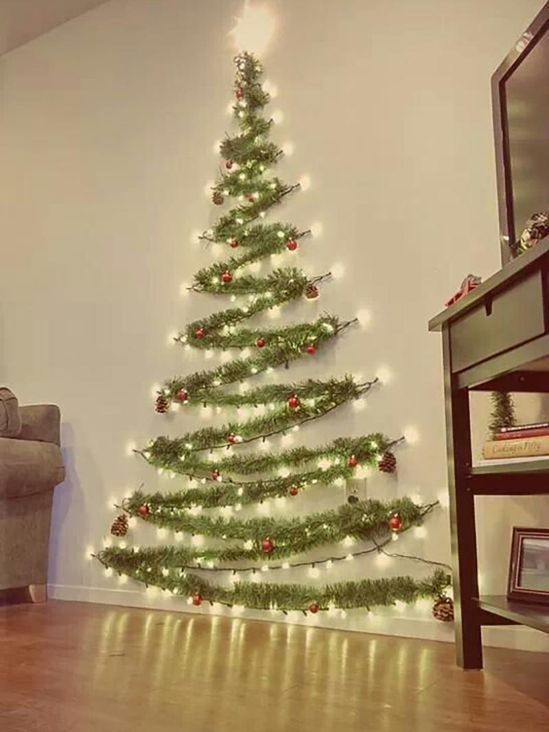 Cây thông noel được làm từ dây kim tuyến (nguồn: sưu tầm)