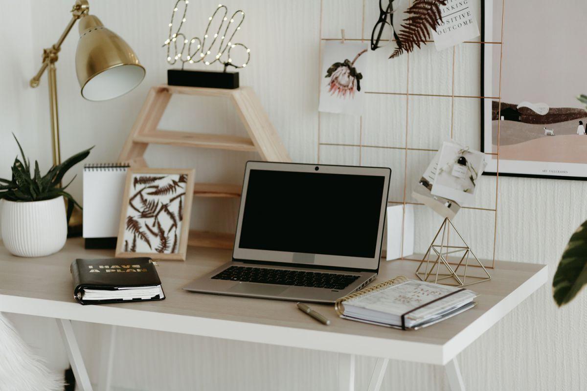 Một số phụ kiện decor để bàn làm việc (nguồn: sưu tầm)