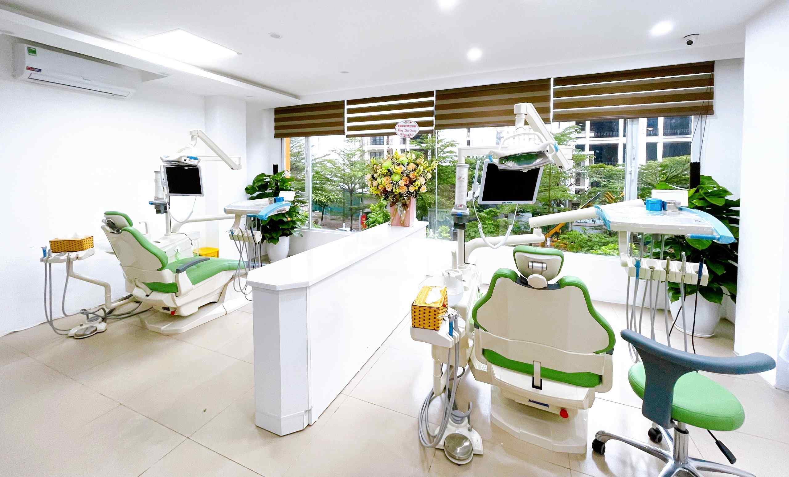 Khu vực điều trị được bố trí mở, tận dụng ánh sáng tự nhiên và cây xanh (nguồn: sưu tầm)
